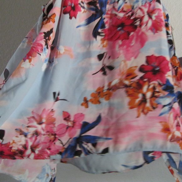 Jennifer Lopez  Top.  Size M.  New - Picture 13 of 16